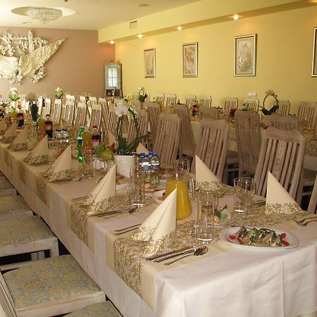 Via Appia Hotel Raszyn Bagian luar foto