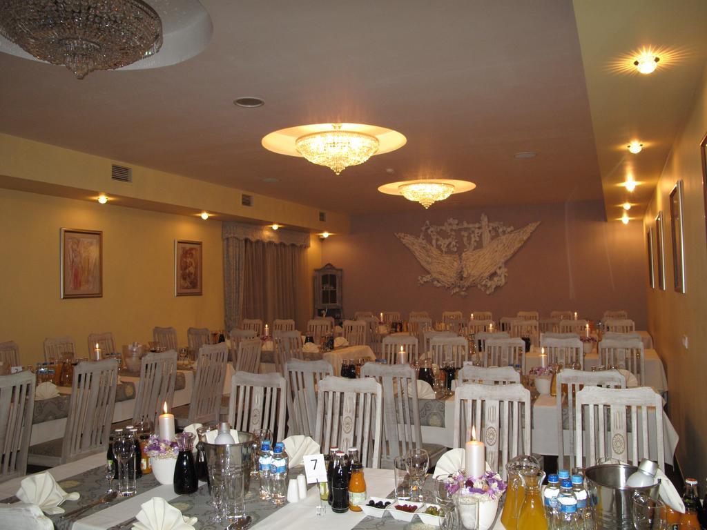 Via Appia Hotel Raszyn Bagian luar foto