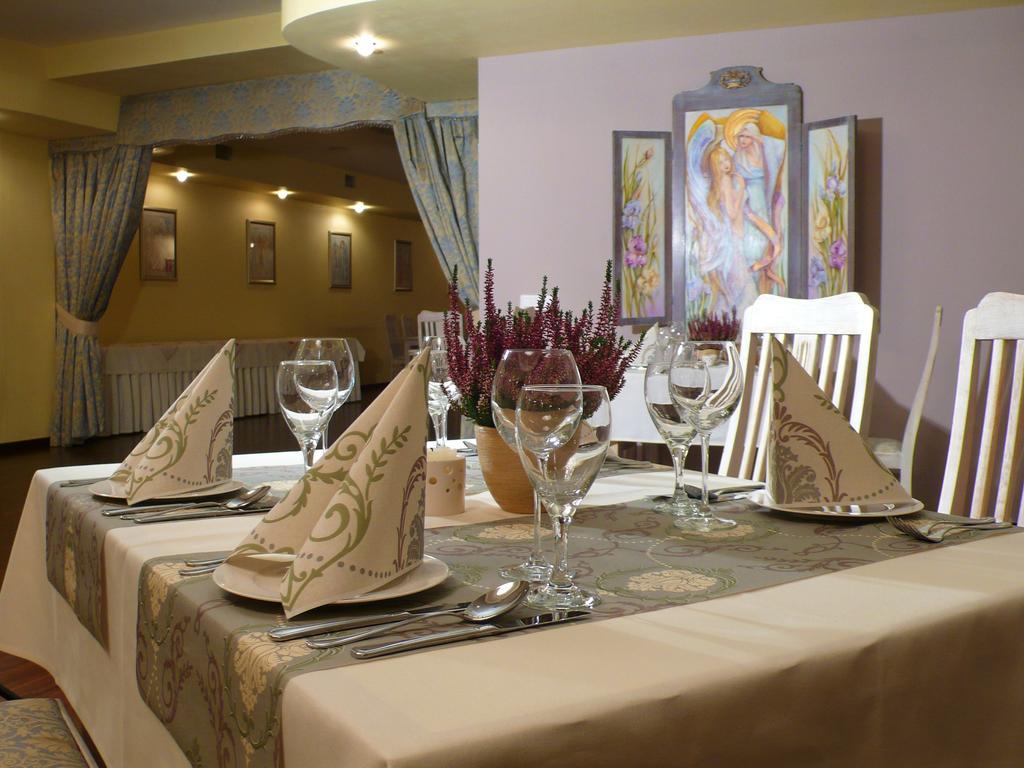 Via Appia Hotel Raszyn Bagian luar foto