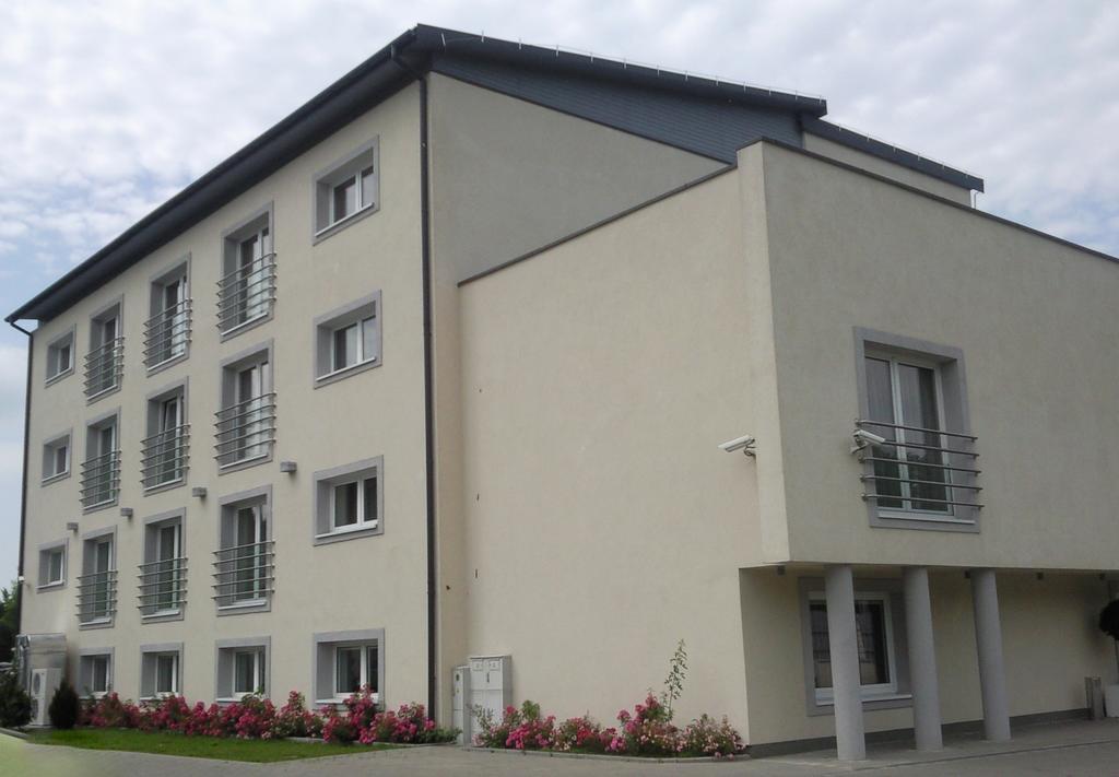 Via Appia Hotel Raszyn Bagian luar foto