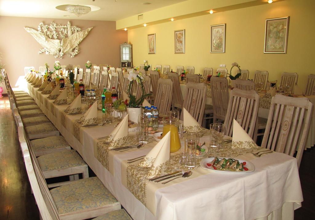 Via Appia Hotel Raszyn Bagian luar foto